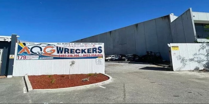 When Selling a Car to a Wrecker